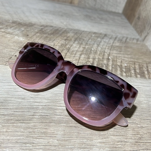 Anthropologie Ett Twa Sunglasses Cheetah main image 9